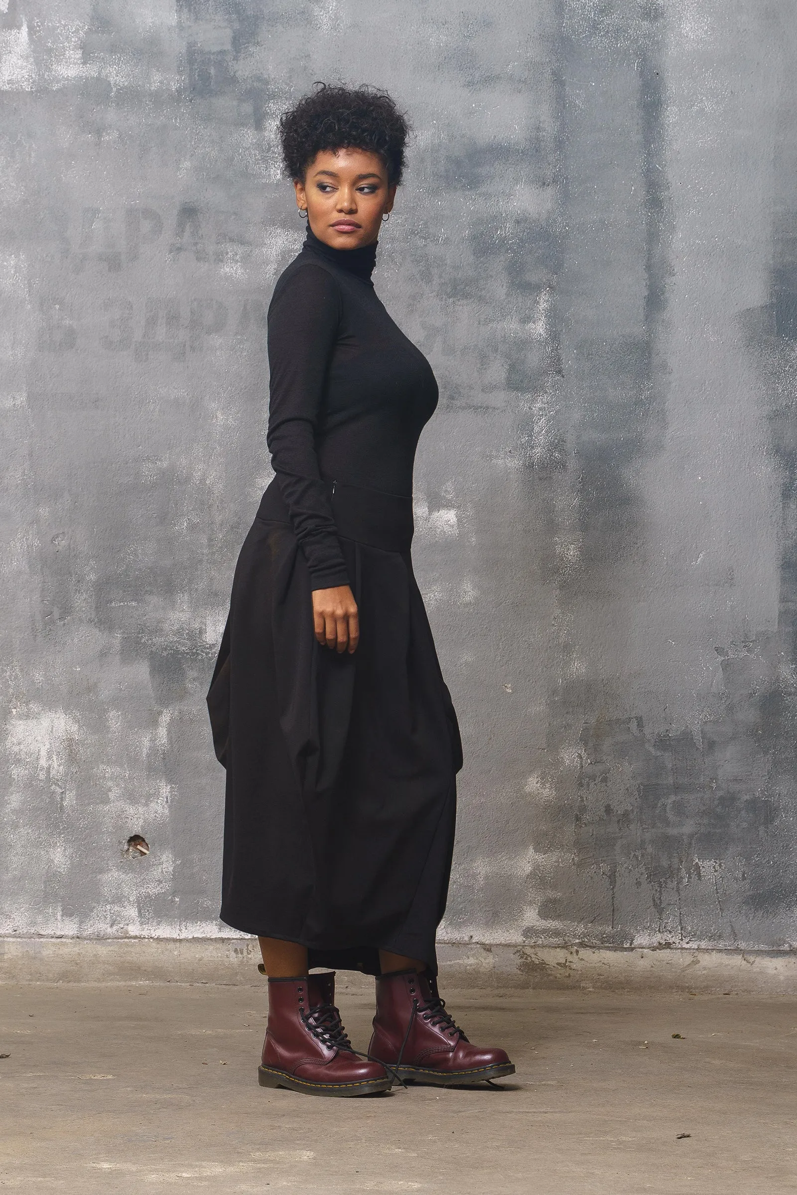 Black Knitted Fabric Mid Waist Skirt