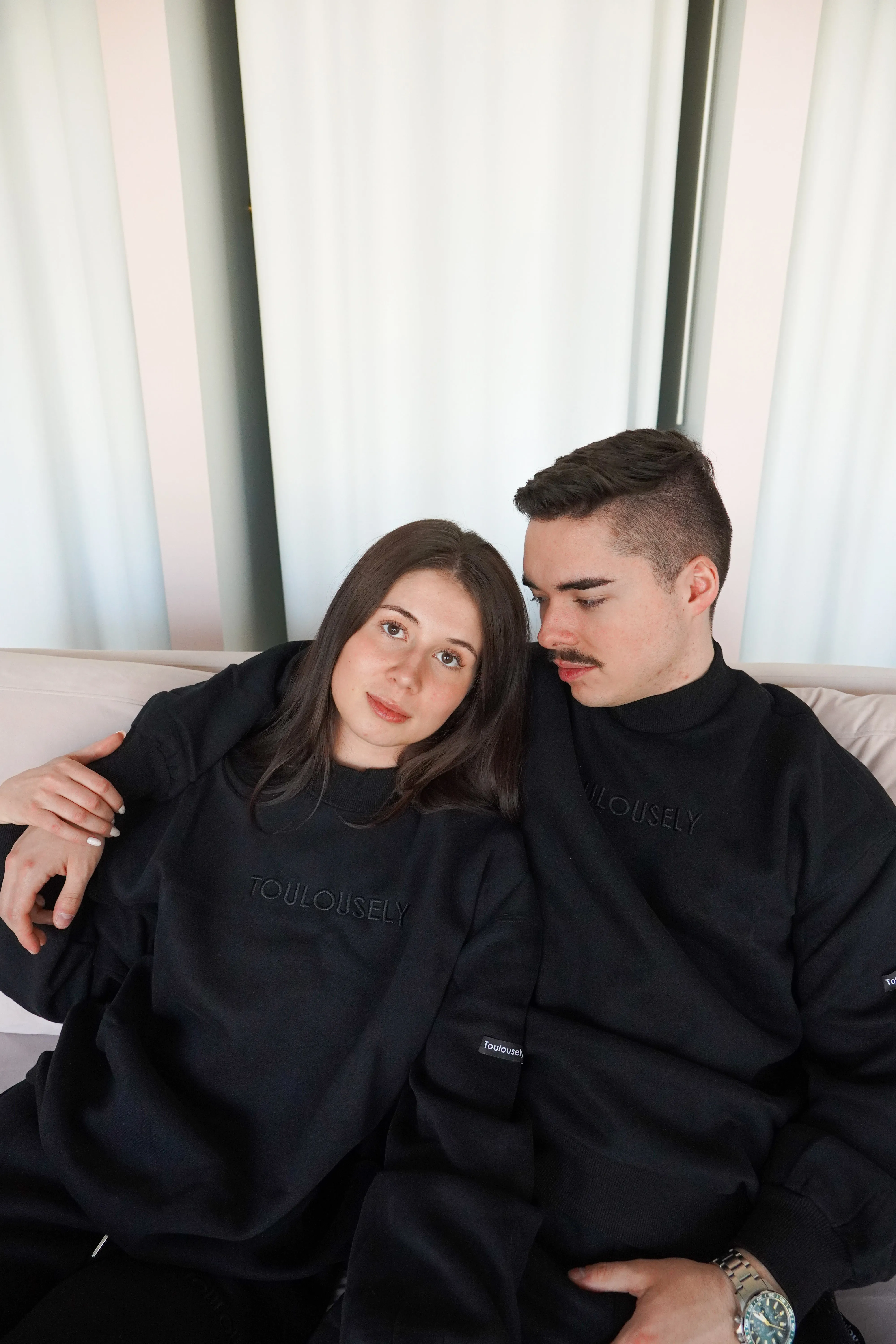 BLACK NECK SWEATSHIRTS