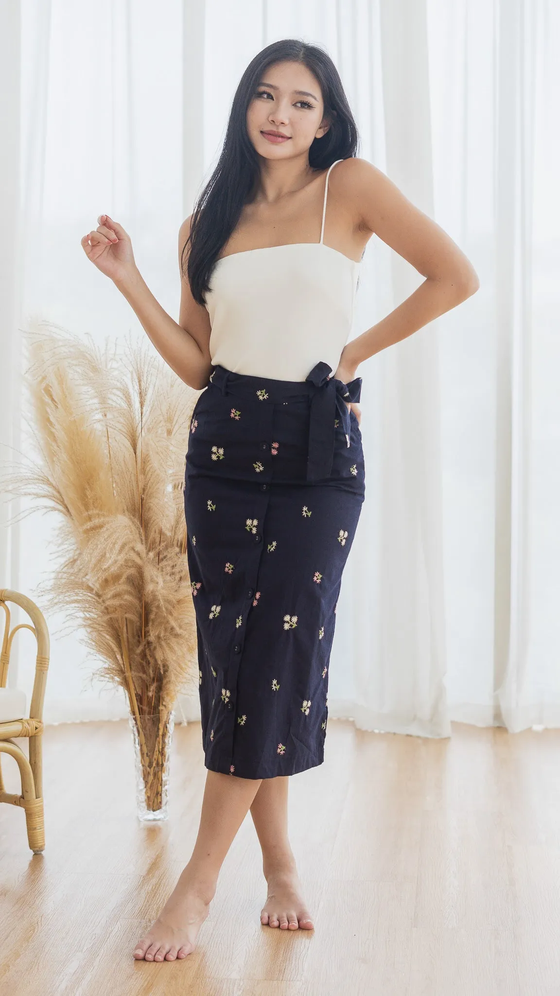 Blume Embroidery Midi Skirt in Navy