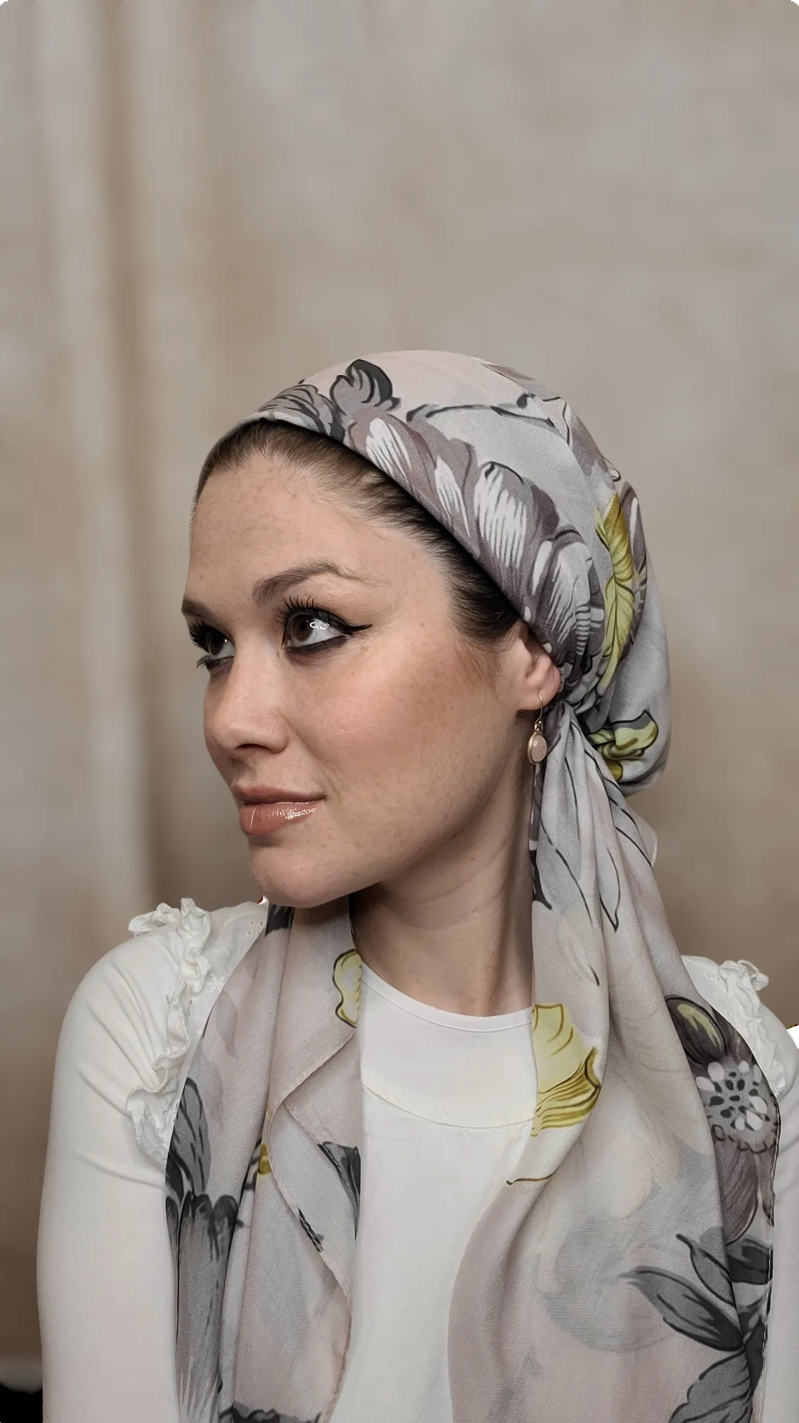 Creme Florette Triangle Scarf With Grip