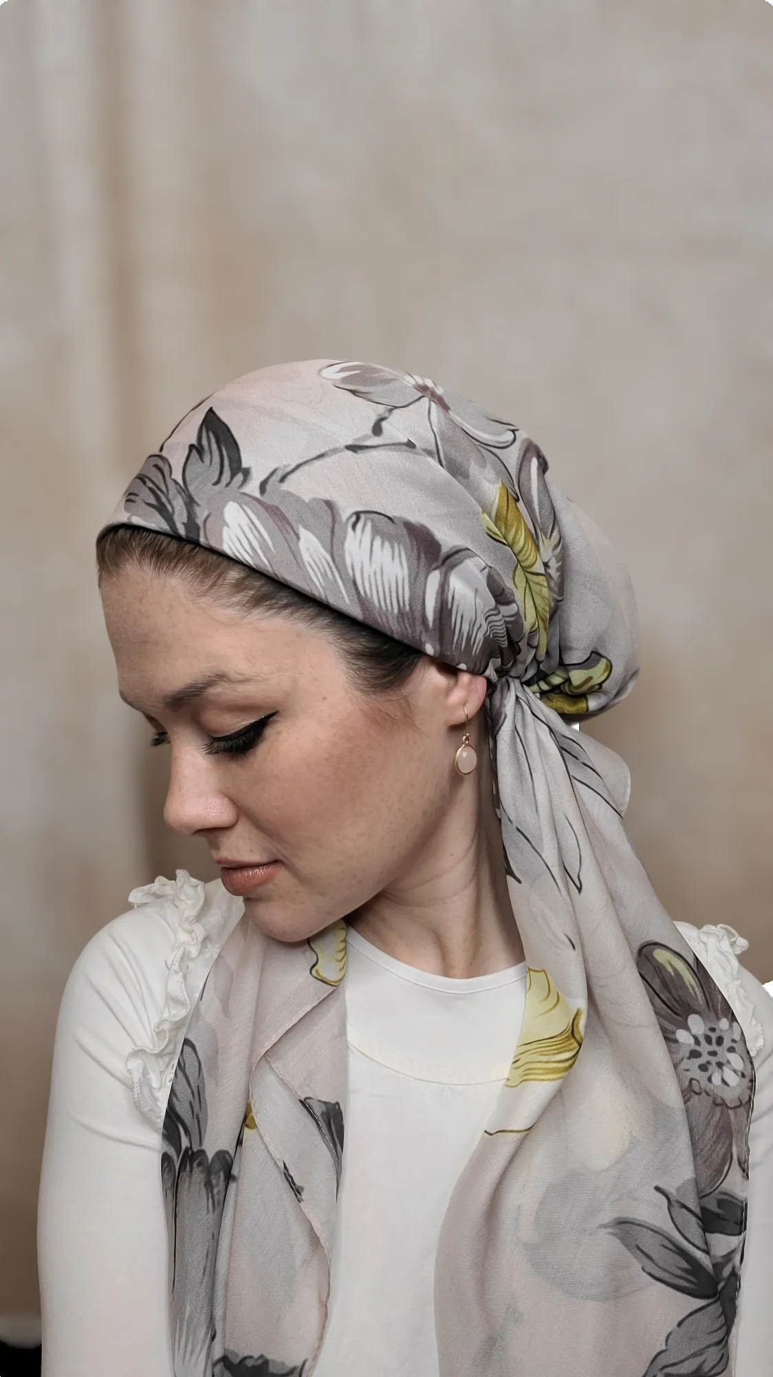 Creme Florette Triangle Scarf With Grip