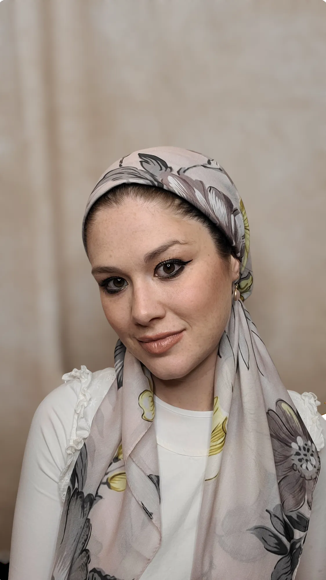 Creme Florette Triangle Scarf With Grip