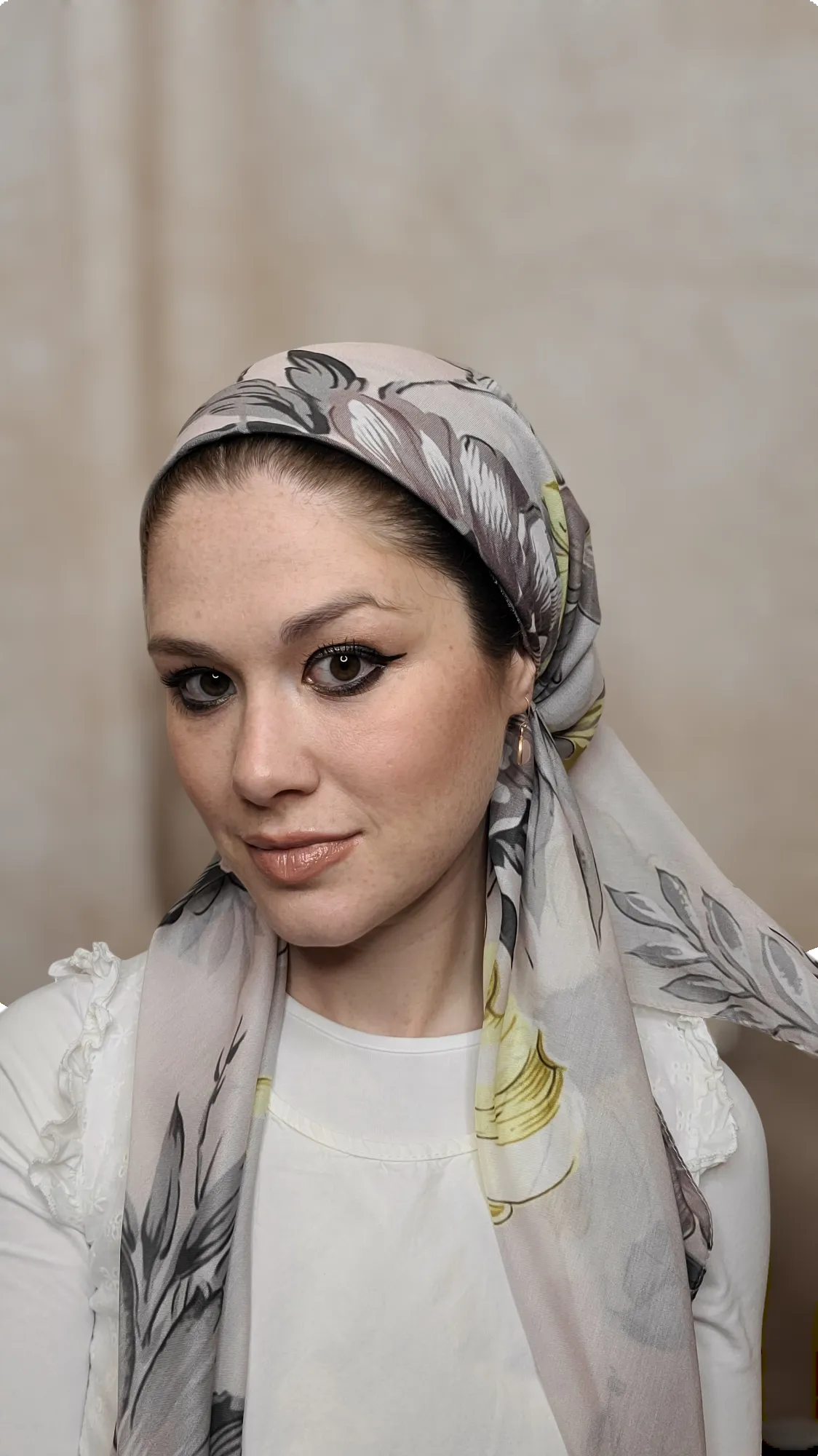 Creme Florette Triangle Scarf With Grip