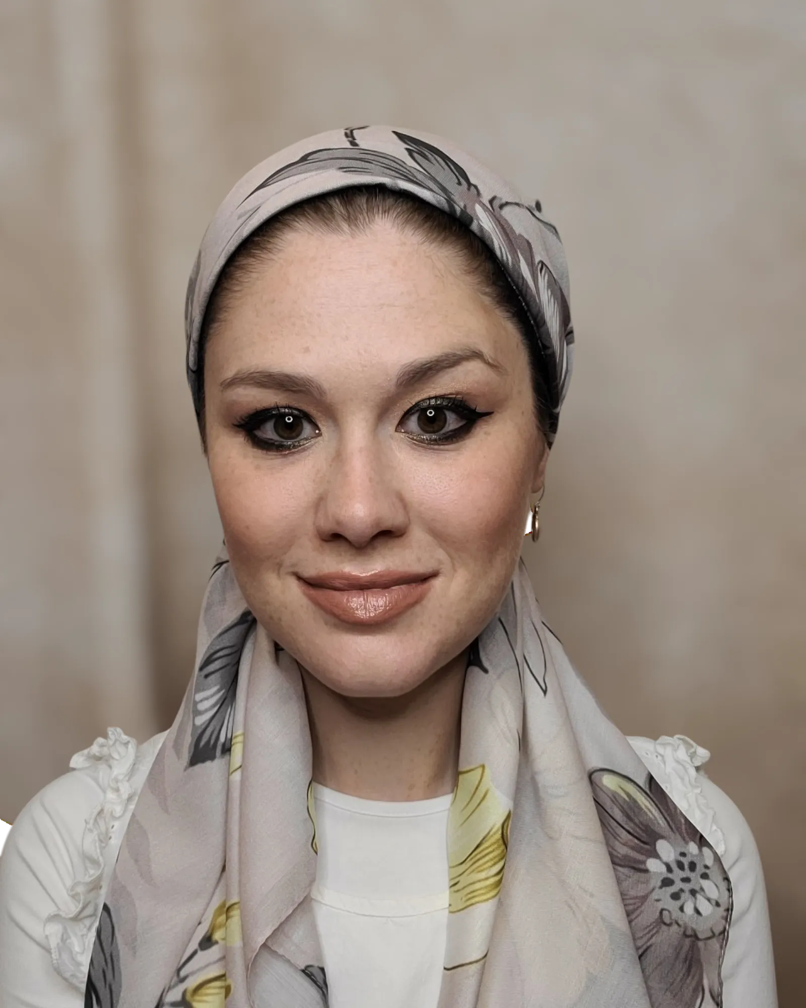 Creme Florette Triangle Scarf With Grip