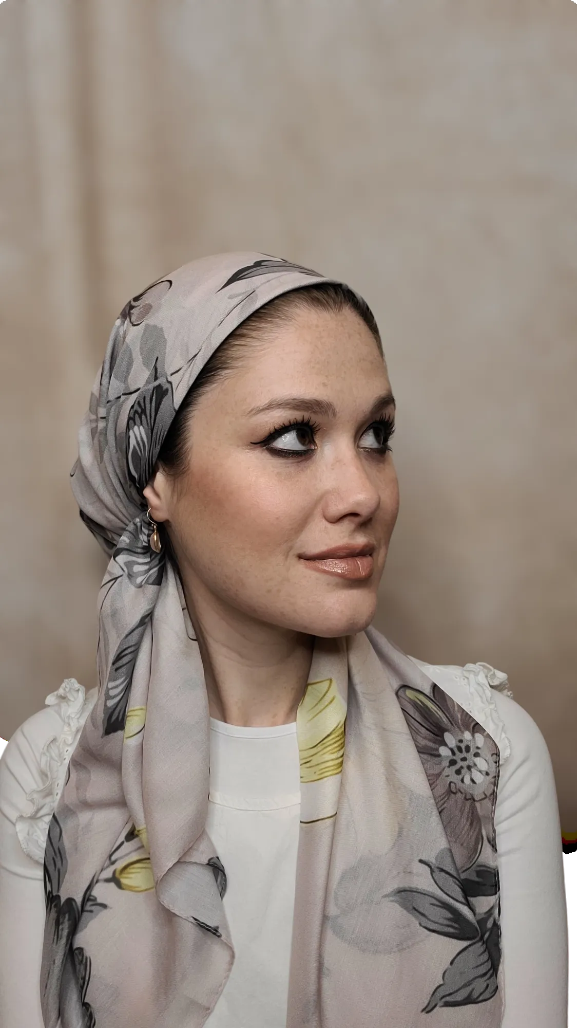 Creme Florette Triangle Scarf With Grip