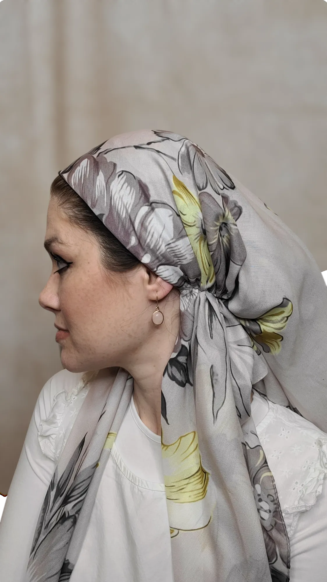 Creme Florette Triangle Scarf With Grip