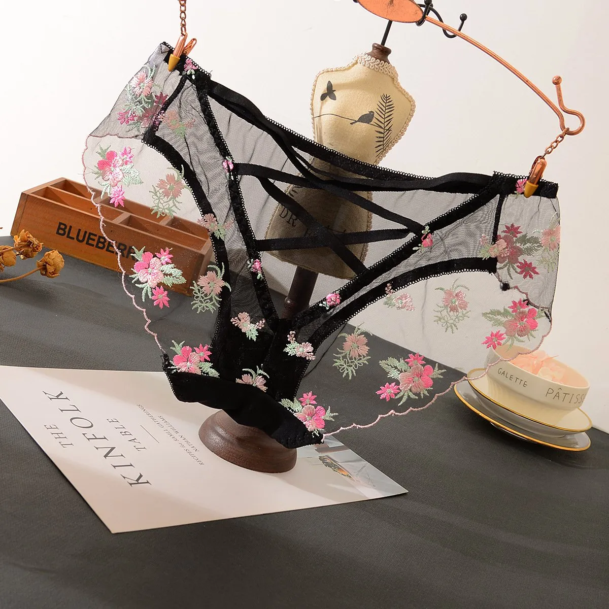 Crossed Webbing Floral Embroidered Lace Gynecological Panties