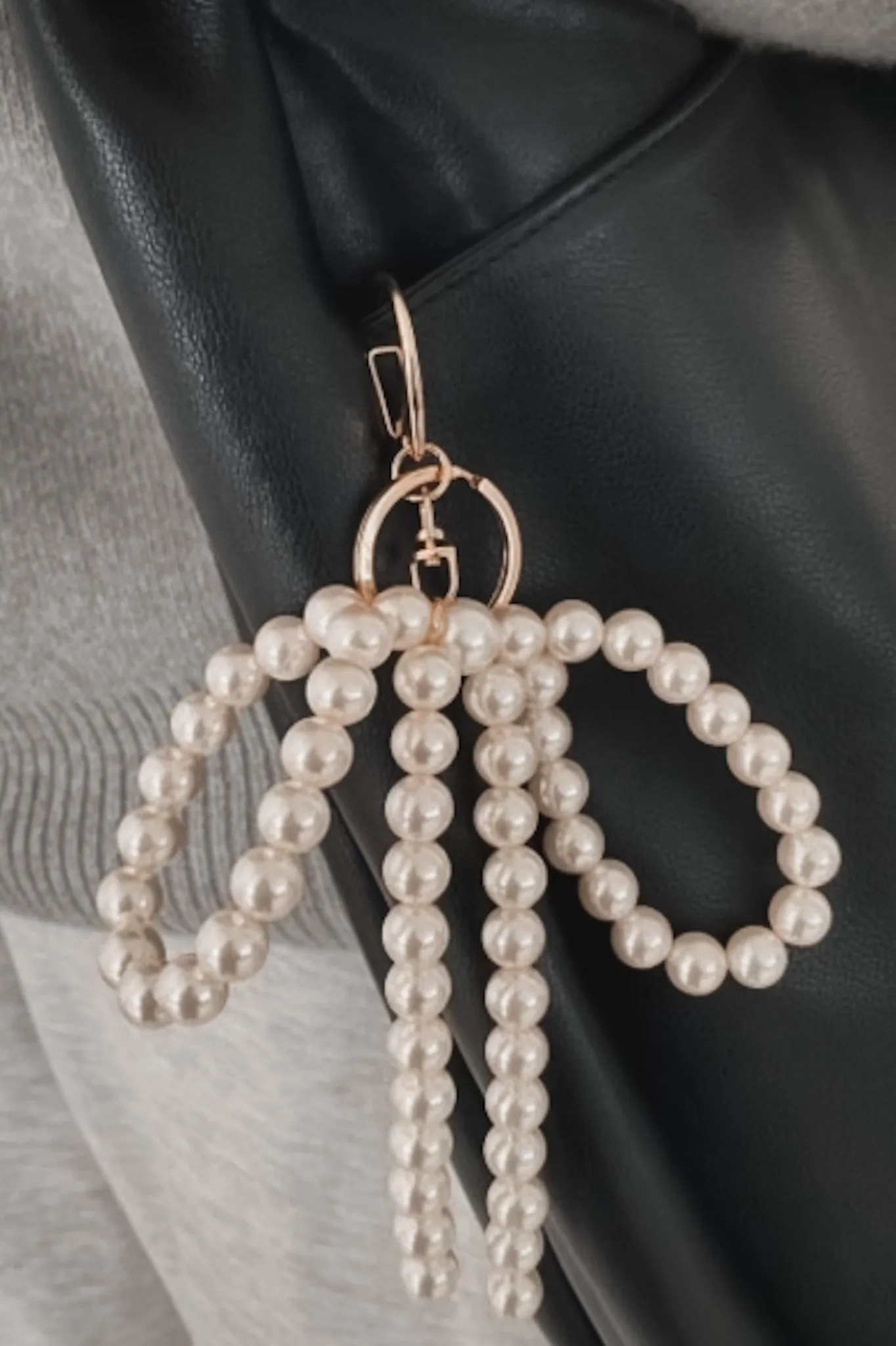 Girl With The Keys Pearl Bow Keychain