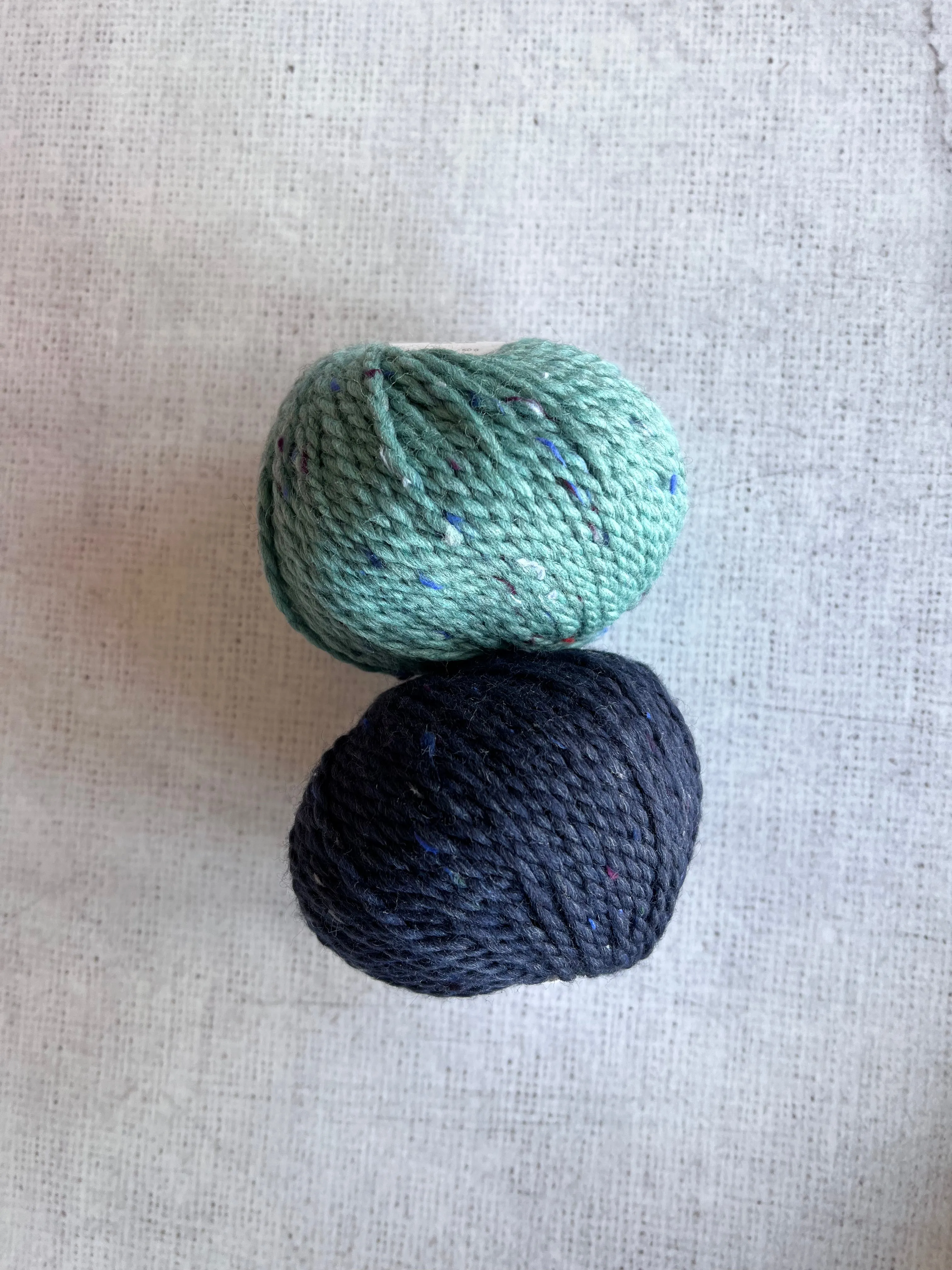 Knitting Kit: In The Round Cowl in BC Garn Hamelton Tweed 2 Chunky GOTS certified organic yarn