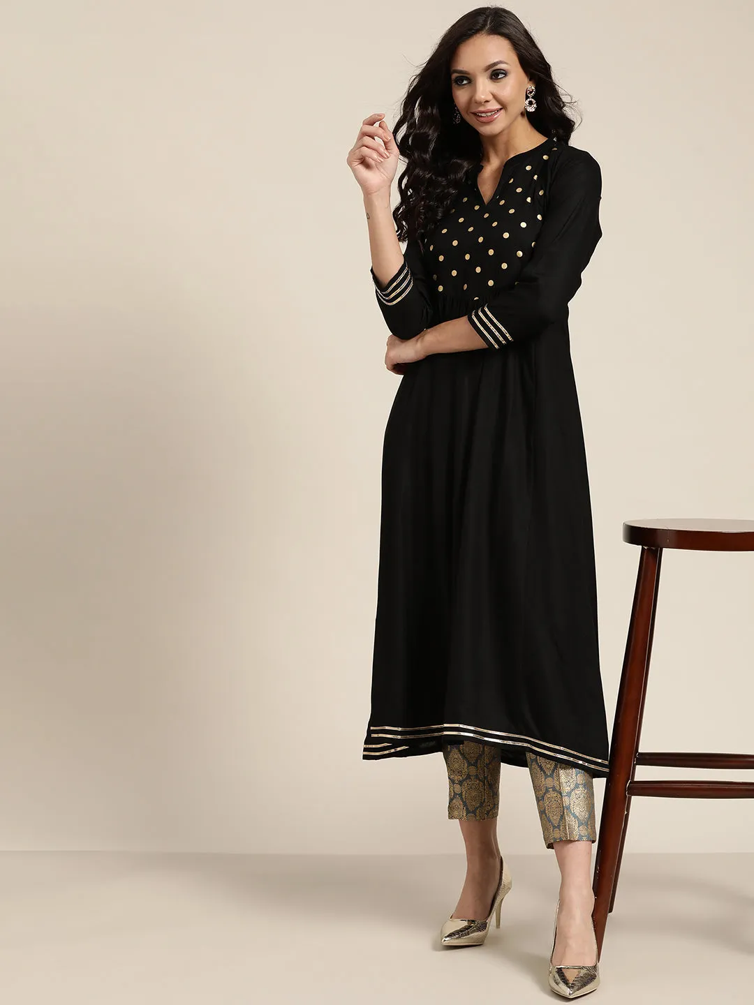 Women Black Foil Print Yoke Gathered Liva Kurta