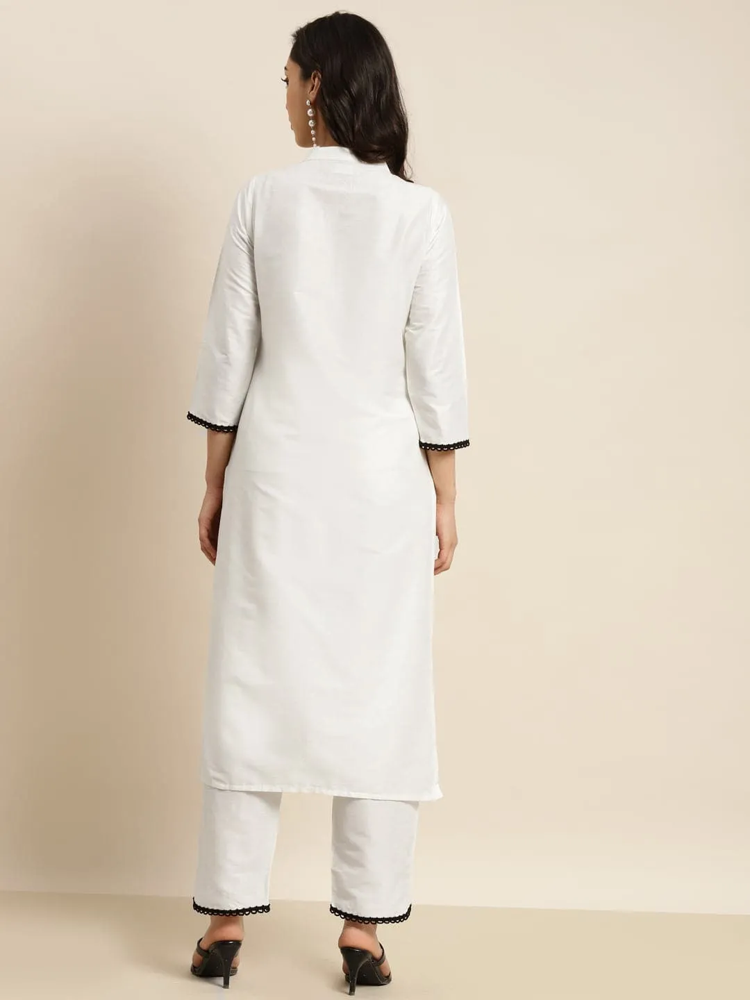 Women Off White Scalloped Lace Insert Straight Kurta