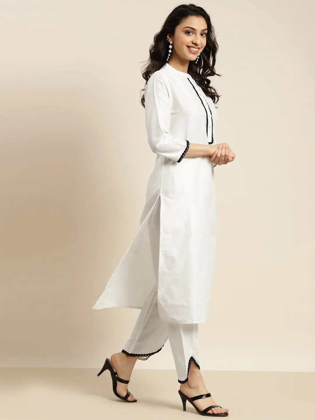 Women Off White Scalloped Lace Insert Straight Kurta